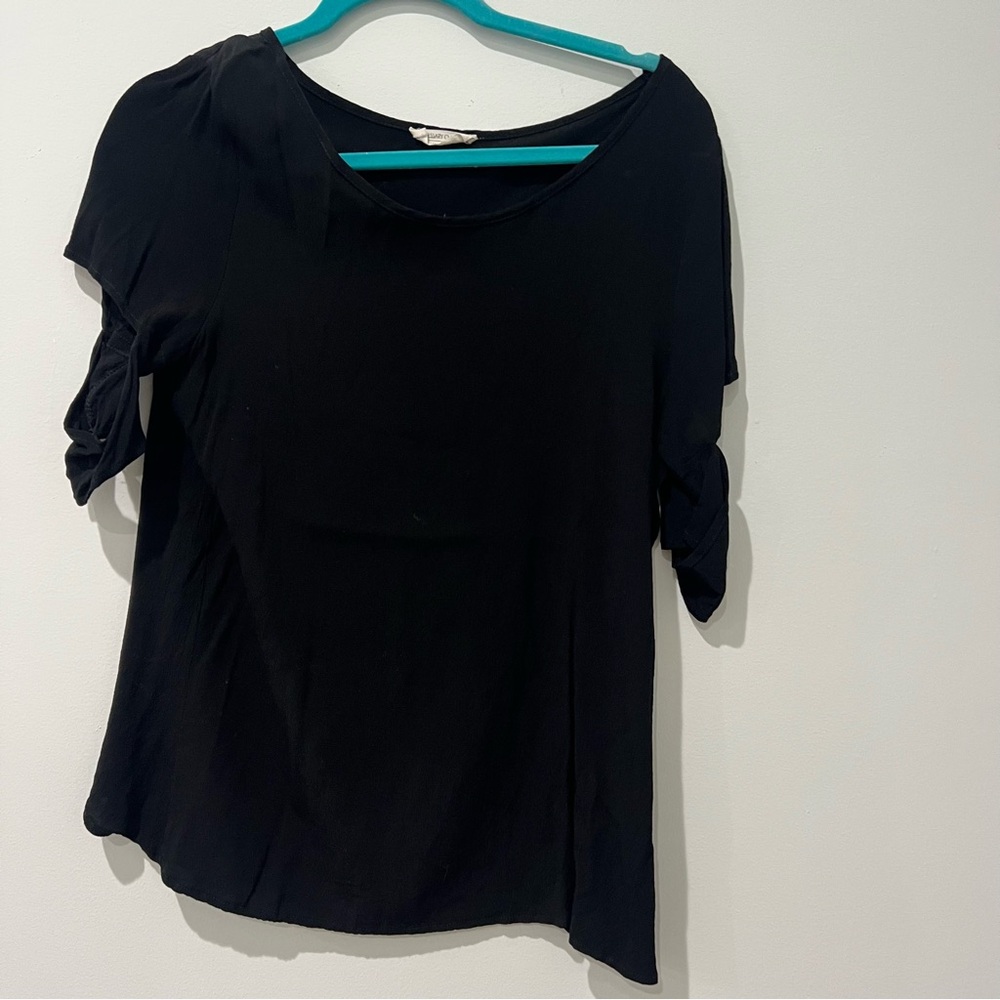 black Basic Blouse With Open Shoulders